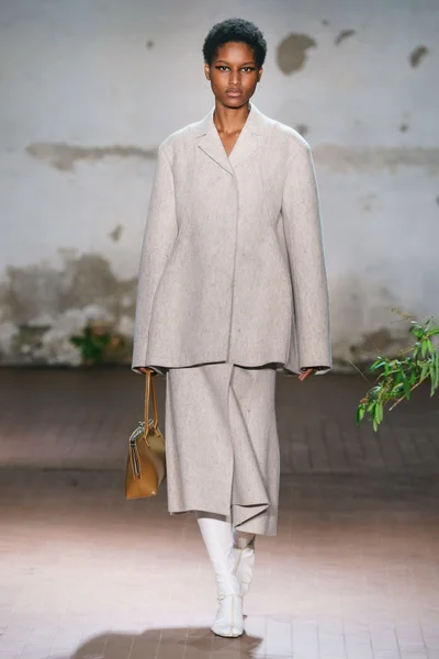 Look 60